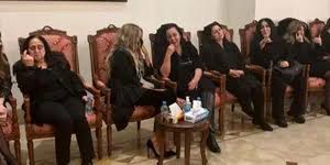 شاليمار زوجة جورج وسوف تواسيه وتُقبّل يده في عزاء نجلهما وديع